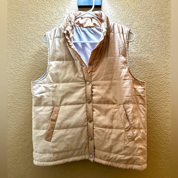 Hem & Thread Reversible Color Block Puffer Vest - Picture 15 of 15